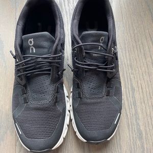 Barely worn OnCloud sneakers